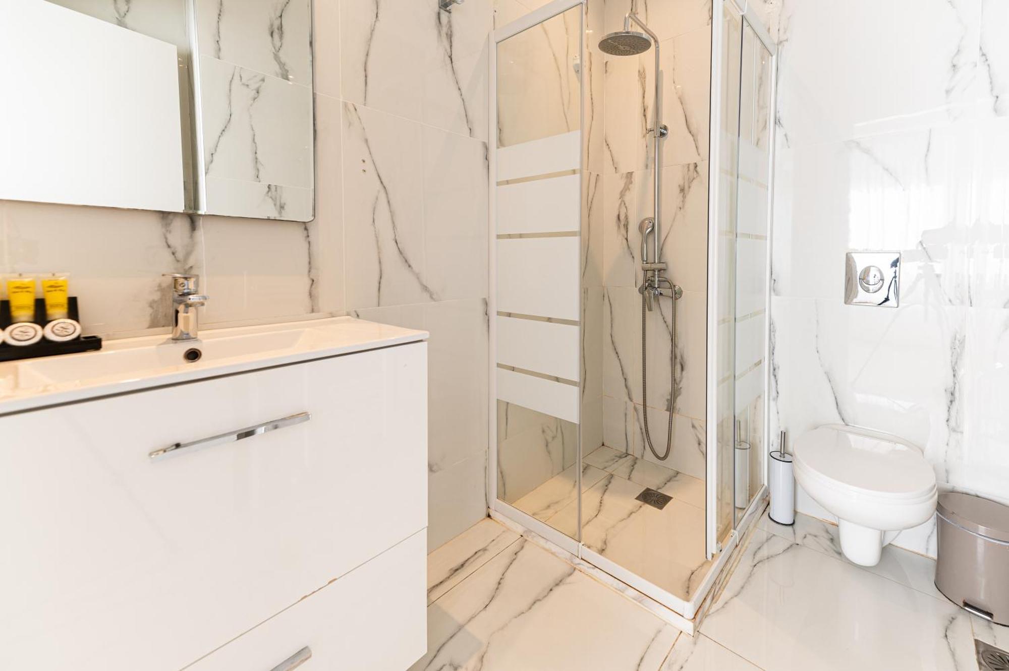 Stylish Spacious Apartment In Palaio Faliro Athen Eksteriør billede