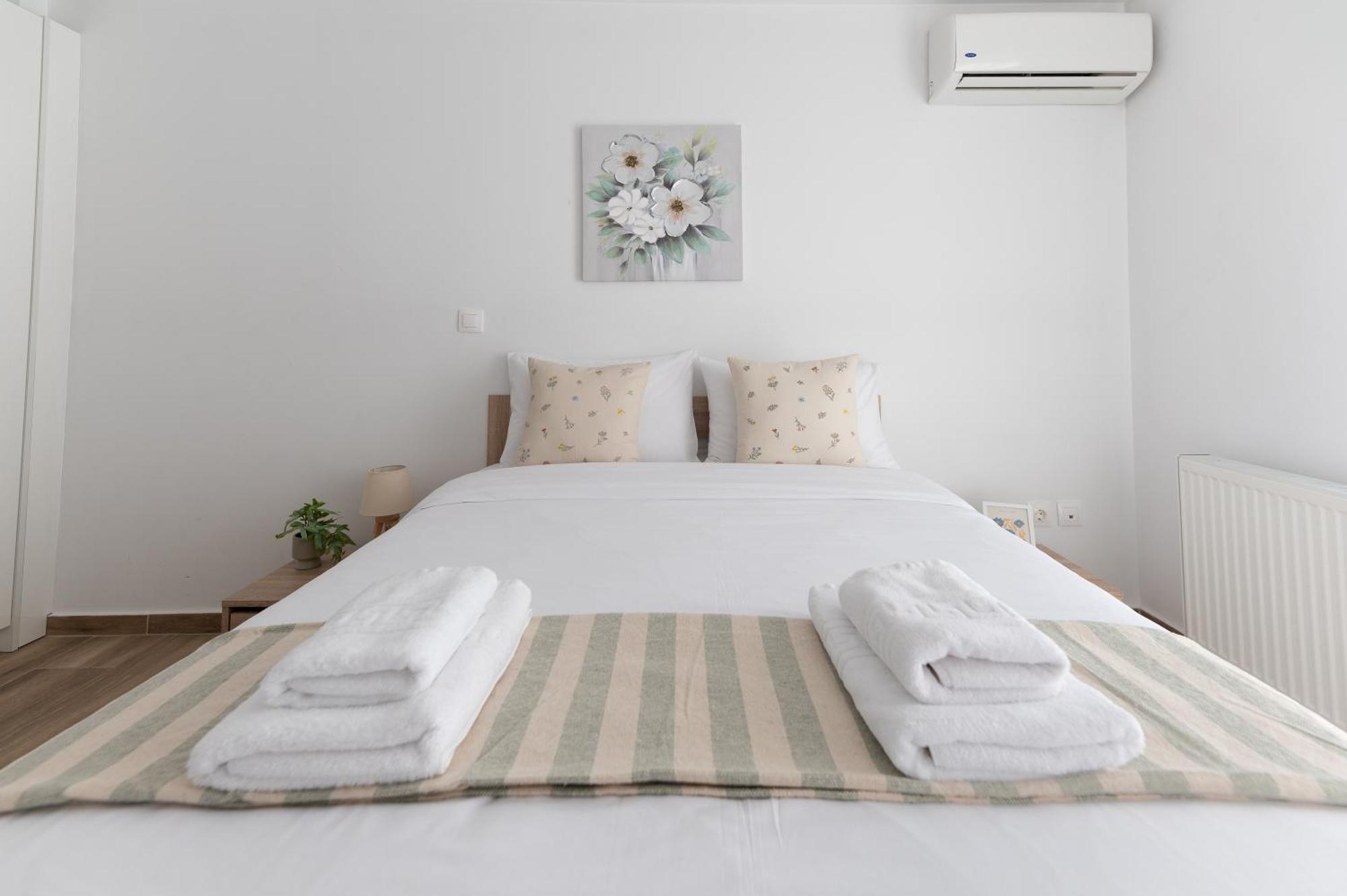 Stylish Spacious Apartment In Palaio Faliro Athen Eksteriør billede
